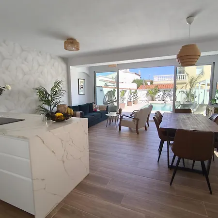 Avec Piscine A 2 Pas De La *